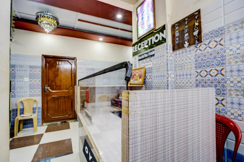 Hotel O INDRA KAMAL RESIDENCY INN UP Roadways Bus Stand - Image 1