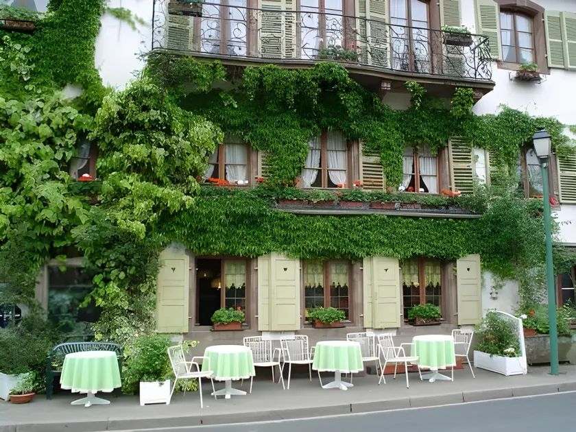 Logis Hôtel-Restaurant Aux Trois Roses - Image 1