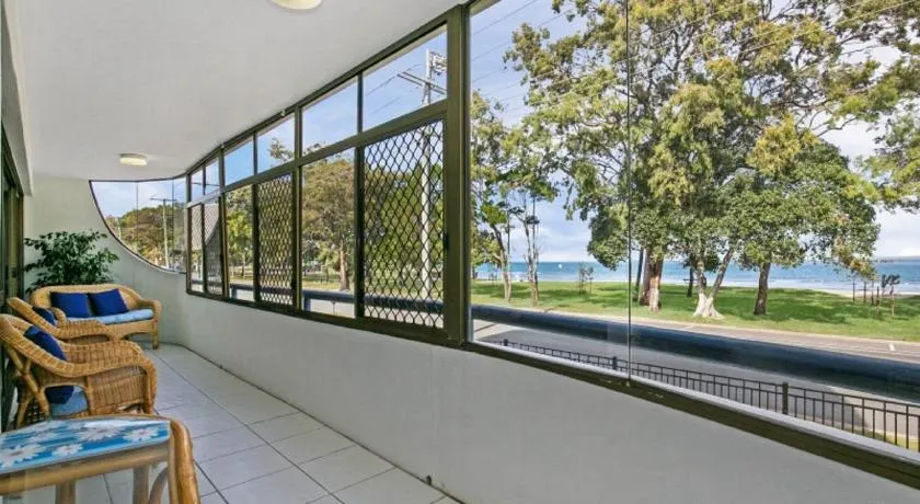 Vista, piscina, aria condizionata - Karoonda Sands Welsby Pde, Bongaree - Image 1