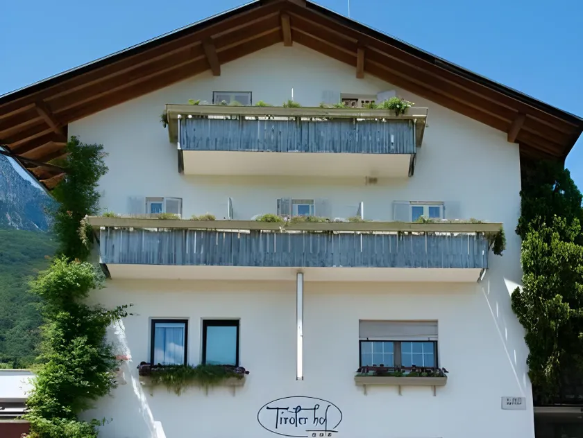 Tirolerin Garni Hotel - Image 1
