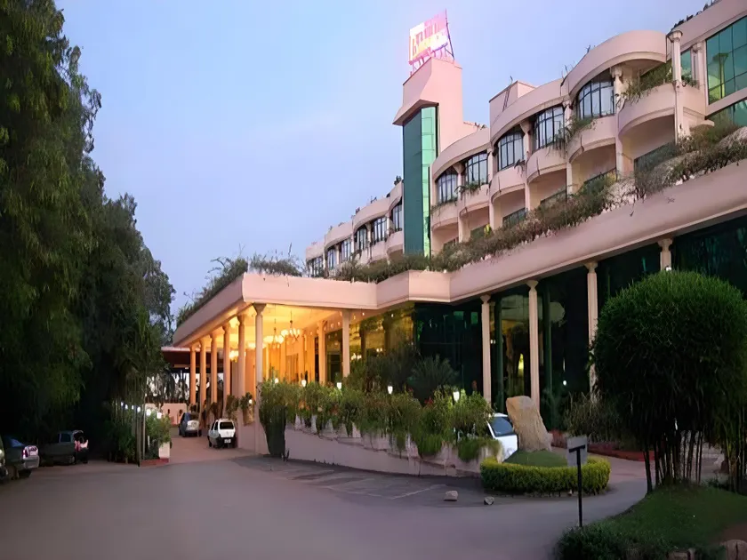 Hotel Babylon International - Image 1