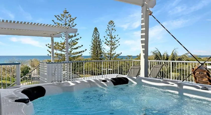 Beachfront Apt with rooftop spa across from Marcoola Beach - Image 1