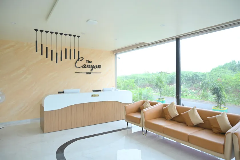 StayGuru The Canyon Inn  - Image 1