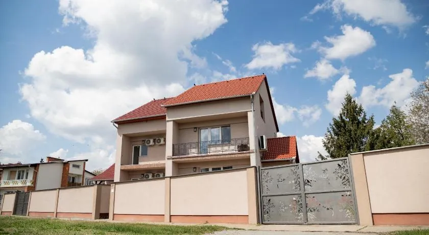 Farkas Villa - Image 1