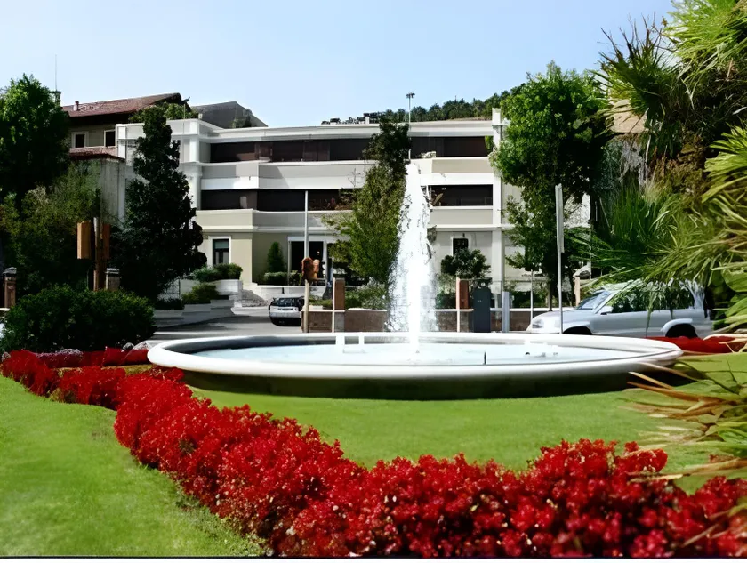 Hotel Cristallo - Image 1