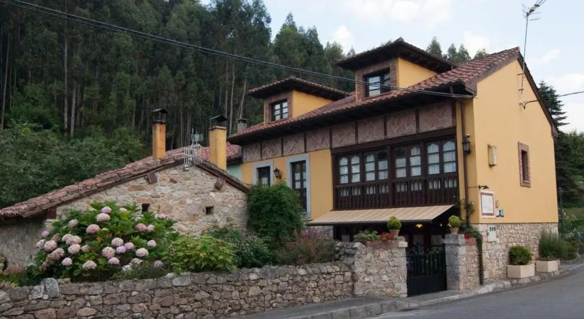 Hotel rural La Llastra - Image 1