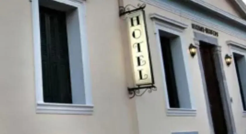 Ntouana hotel - Image 1