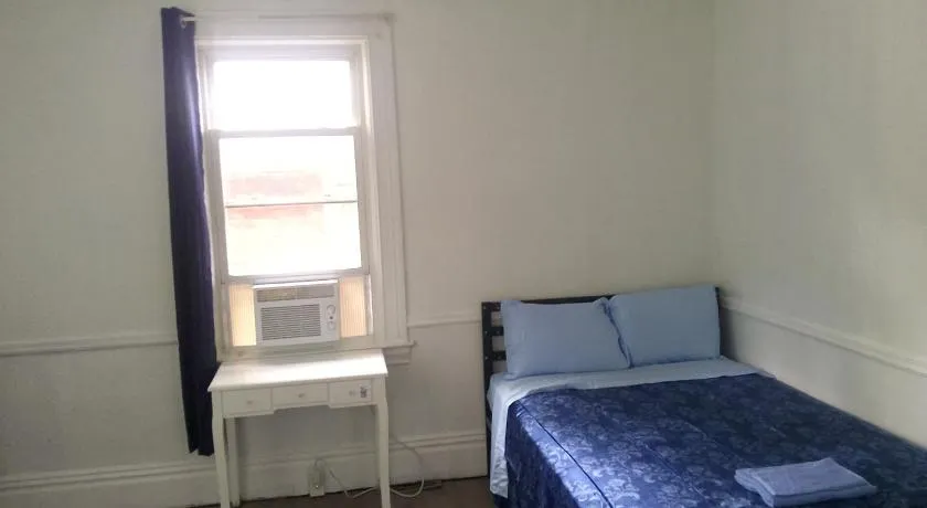 Bedroom close to stadiums and downtown - Image 1