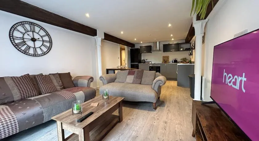 The Maltings - Contemporary 2 bedroom apartment with en-suite - Image 1