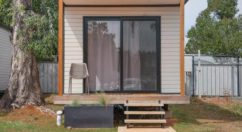 Parkes Cabins - Image 1