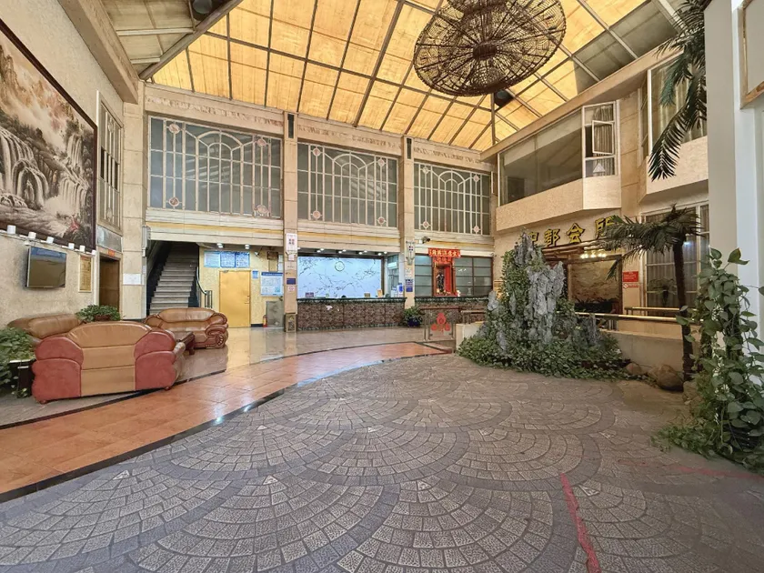 Zhongdu Hotel - Image 1