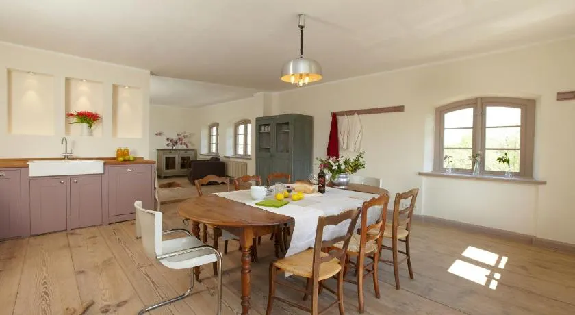 Spacious Vacation Apartment With A Garden View - Image 1