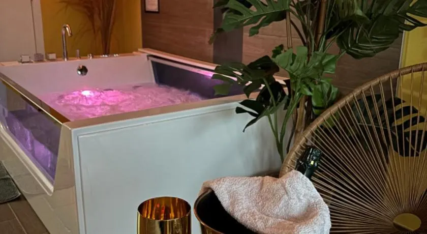 Le Bovary Hotel Suite Safari - Image 1