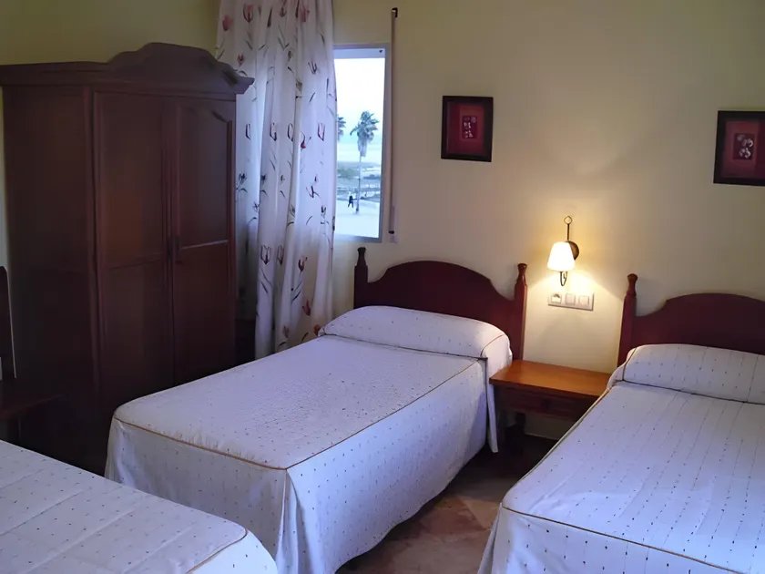 Hostal Sonrisa Del Mar - Image 1