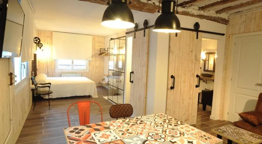 Lombera Apartamentos - Image 1