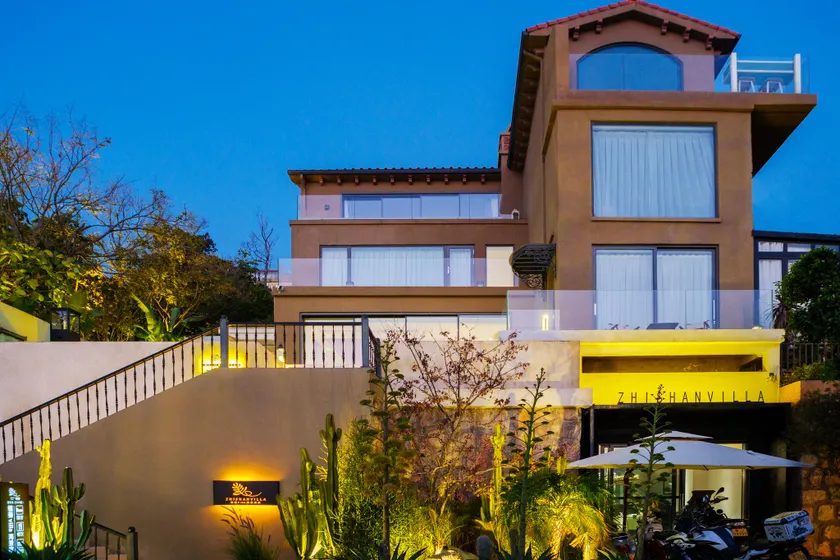 Zhishan Villa Sea View Resort Hotel (Dali Erhai Branch) - Image 1