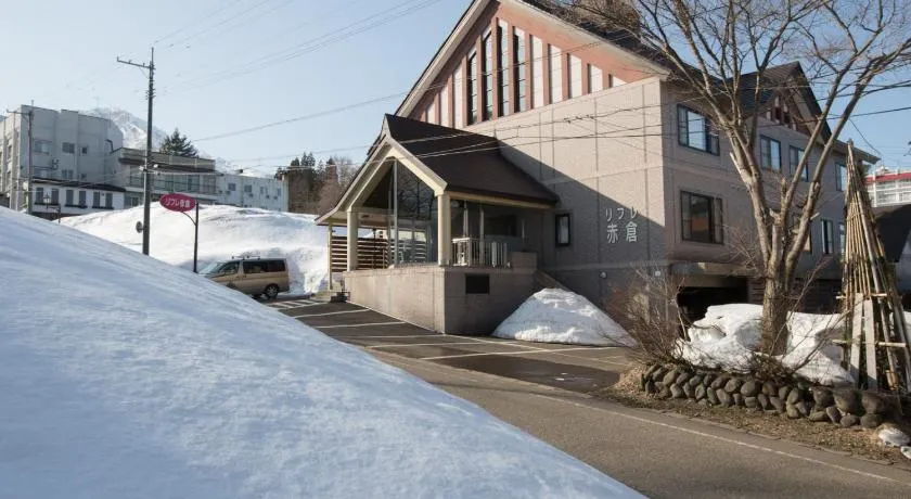 Refre Hotel - Image 1