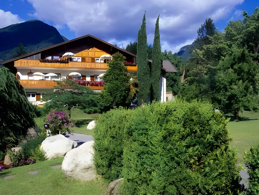 Residence Neuhäuslhof, Apartments Meran, GuestPass - Image 1