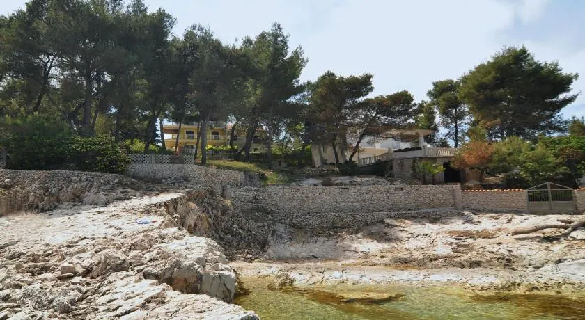 Apartments Tojcic, 1 min walk to the beach - Image 1