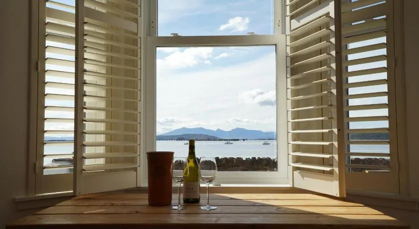 Beach House No1 With Amazing Sea Views And Direct Beach Access - Image 1