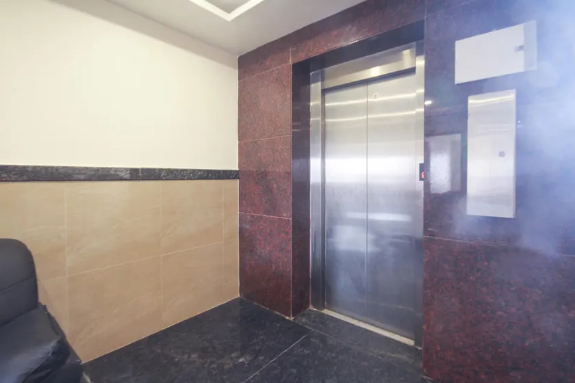 Capital O 49494 Hotel Balaji Towers - Image 1
