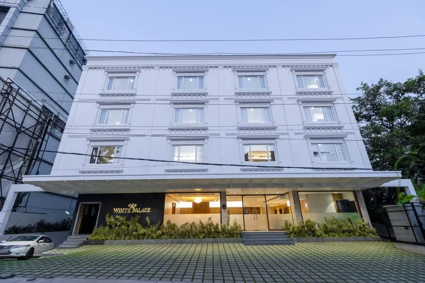 White Palace Hotel - Image 1