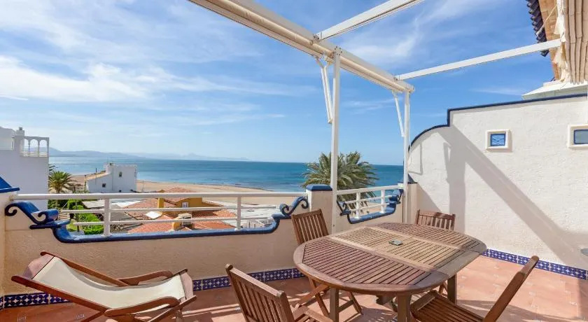 Casa di vacanze magnifica e accogliente  con piscina comunale a Denia, sulla Costa Blanca, in Spagna per 6 persone - Image 1