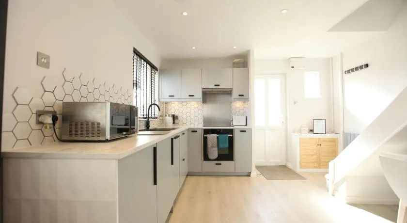 Stylish Cambridge Pad - Image 1