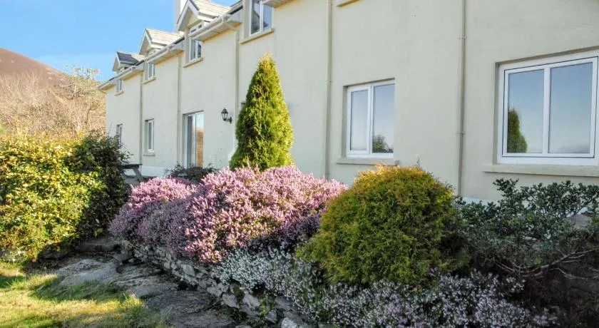 Spacious house with sea and mountain views, Co. Kerry - Image 1
