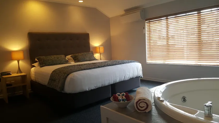 Aubyn Court Spa Motel - Image 1
