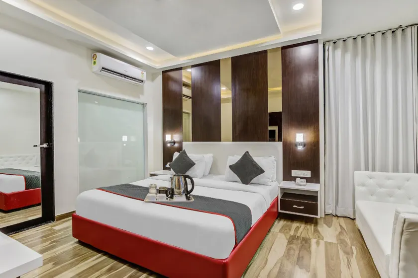 Hotel Seven Inn Near Delhi Airport - Image 1