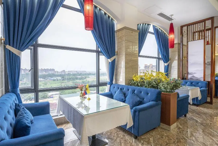 Yihao Hotel - Image 1