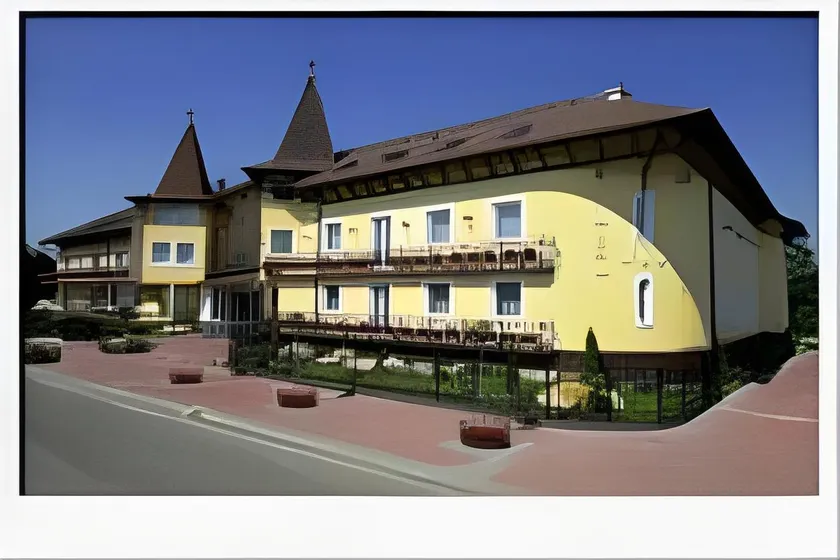 Szőnyi Garden Hotel Pest - Image 1