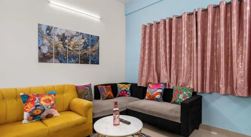 303 Woods 2BHK Lift, Koramangala 100feet road - Image 1