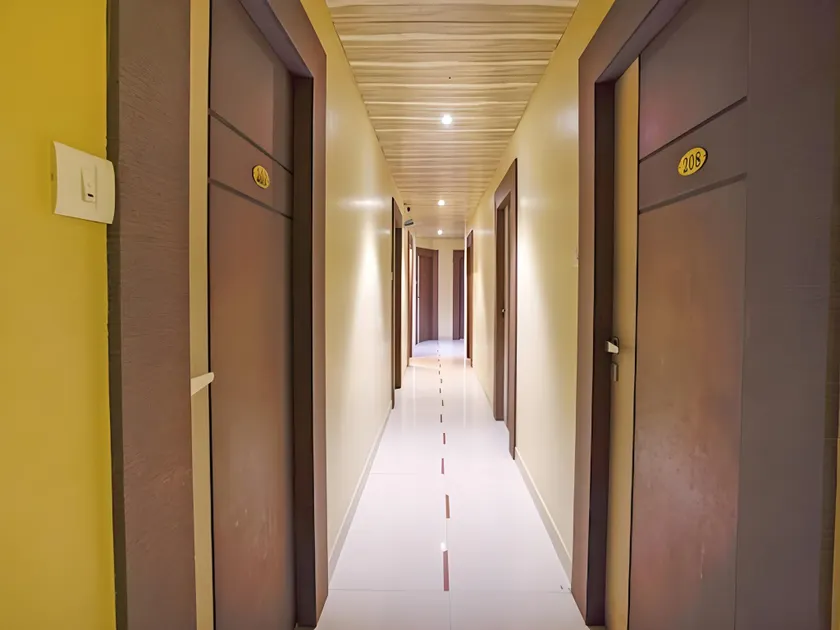 SAPNA HOTEL - Image 1
