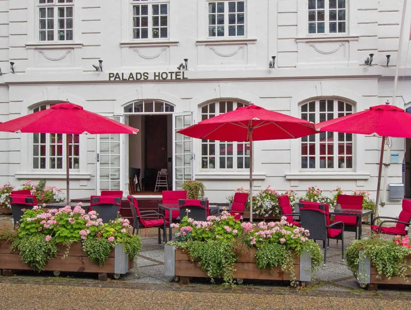 Palads Hotel - Image 1