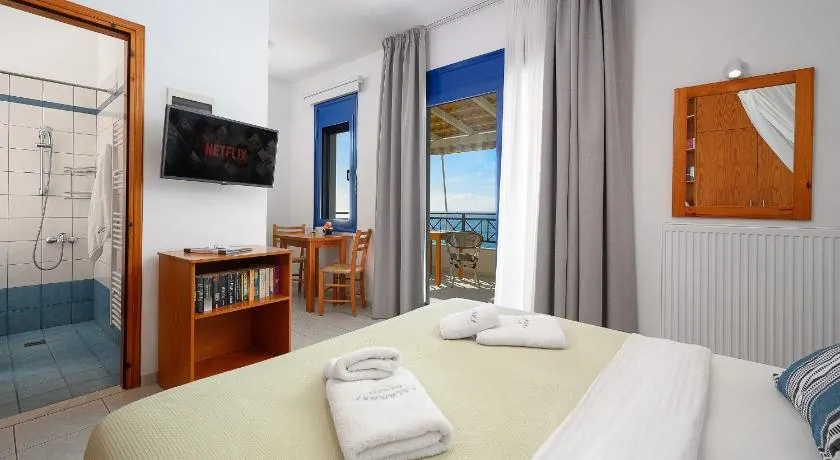 Finikas Studios & Apartments - Kalamaki Holidays - Image 1