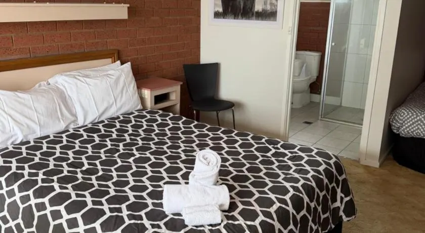 Star Hotel Rutherglen - Image 1