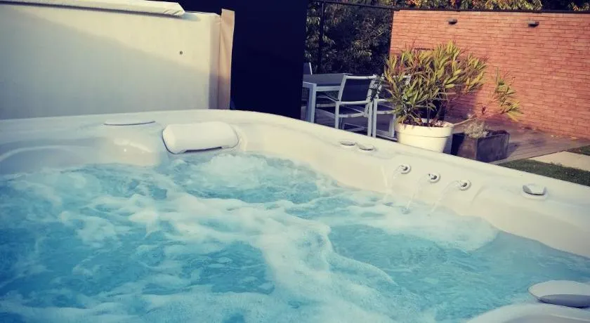 Vakantievilla met jacuzzi Limburg - Image 1