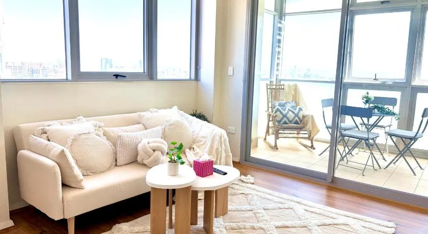 Burwood Luxe Urban Escape - Image 1