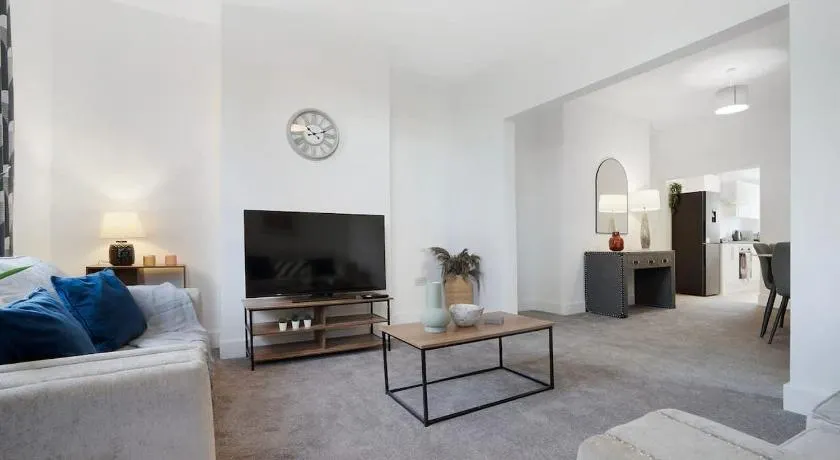 NEW! Spacious 4BR in Sidney - Image 1