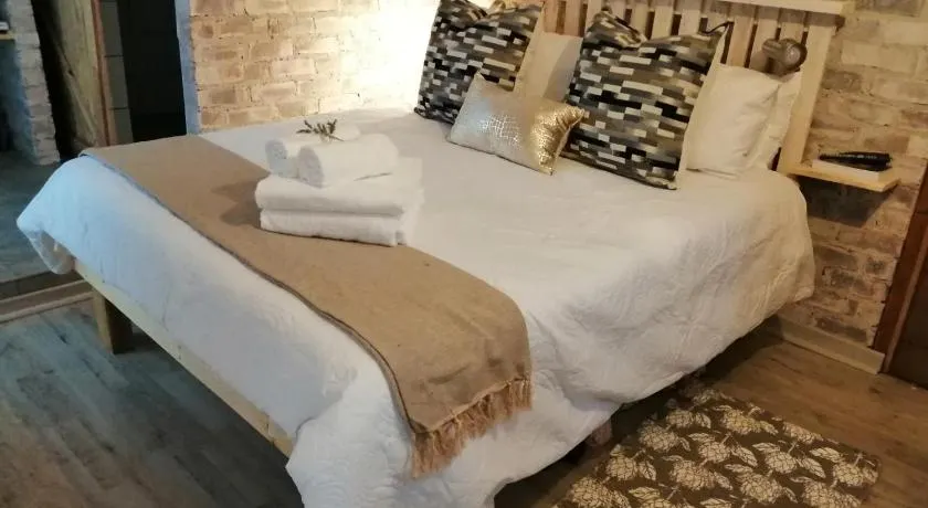Pillow Place Parys - Image 1