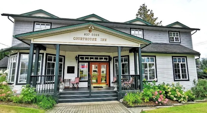 Courthouse Inn Revelstoke - Image 1