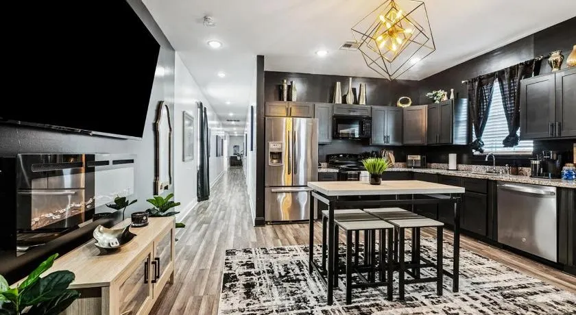 Spacious 10BR NOLA Home, Perfect for Groups, King bed - Image 1