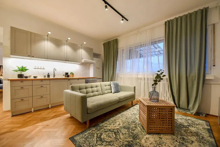 MARBLE & PASTELS Homey Central Apartment - Image 1