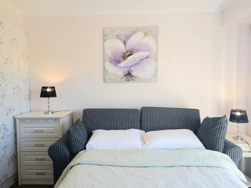 Floral Youth House (room6) - Image 1