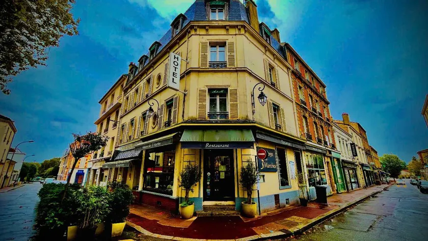 Hotel Paris Vesinet -ex Auberge des 3 Marches - Image 1