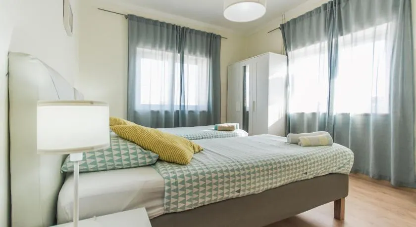 Beach Avenue Apartment - Image 1