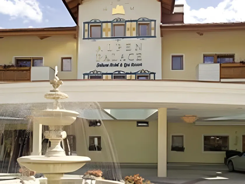 Alpenpalace Luxury Hideaway & Spa Retreat - Image 1