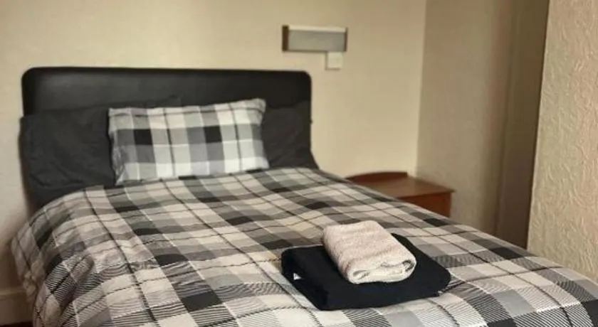 Hylands Hotel Double Room with Shared Bathroom & Free Parking - Image 1